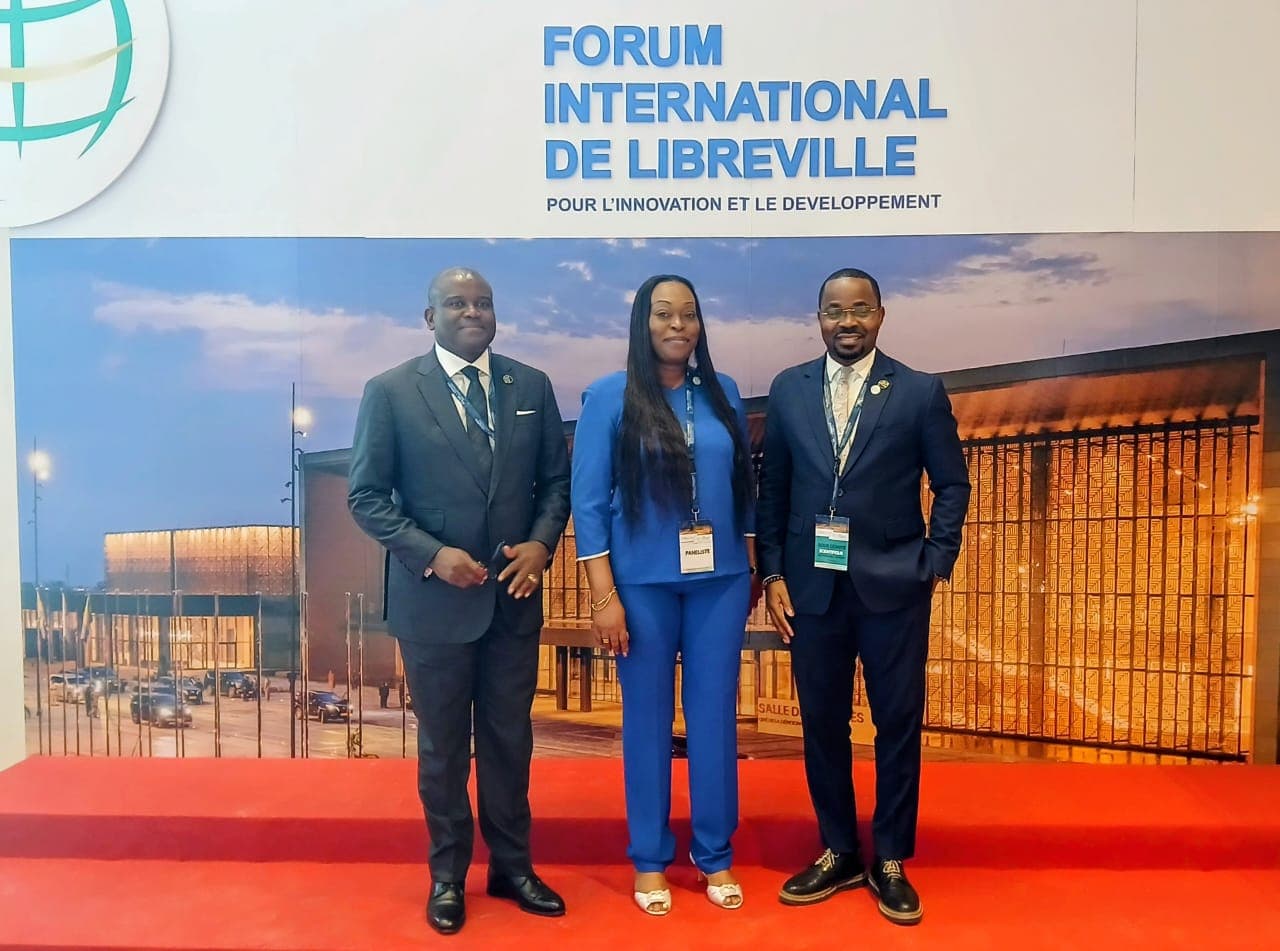 Exposition au Forum international de Libreville